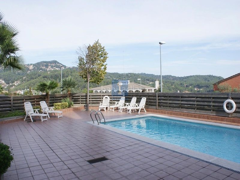 Foto c42755b3-c03a-4c3a-a898-d7190ef3ba6a. Àtic amb calefacció piscina a Corbera de Llobregat