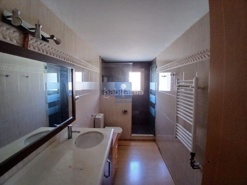 Foto 104d8f85-8eb2-4ab0-8a24-194c8187113d. Casa adossada amb calefacció aparcament piscina a Sabadell
