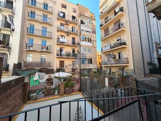 Pis  Creu dels molers. Piso a reformar en venta en el poblesec montjuic, barcelona, bar