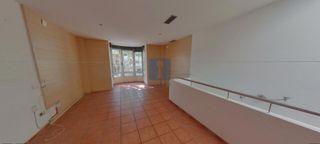 Casa a schiera  Vila. Casa adosada y local en venta en el centro de el prat de llobreg