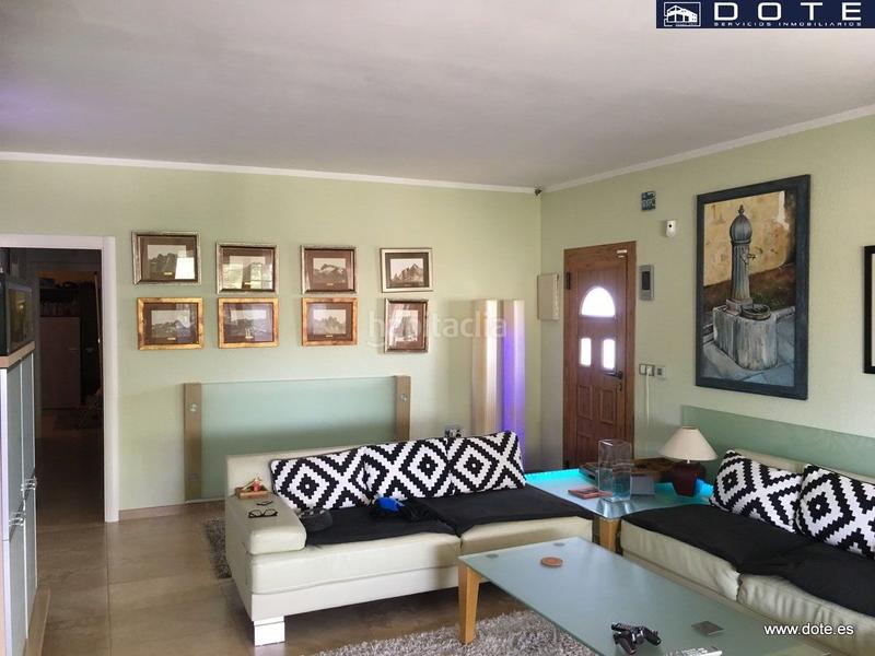 Foto db7a3a30-a0f8-40e4-87fc-083aa772f12e. Casa a schiera con parcheggio piscina in La Mora Tarragona