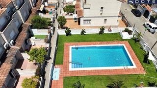 Reihenhaus in Creixell. Chalet adosado, junto a la playa en creixell
