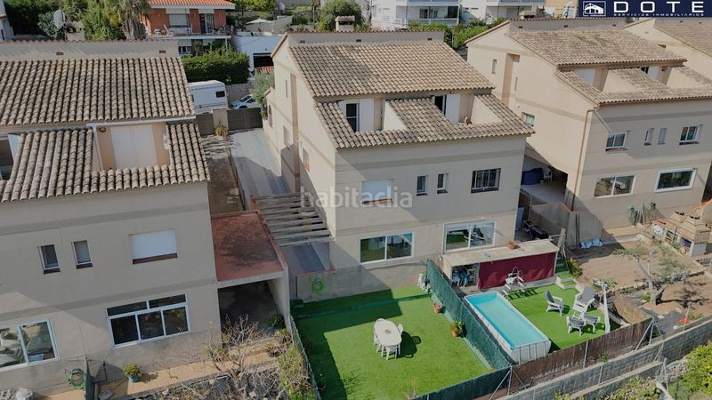 Foto b44f0c70-bde9-47fe-a413-3eb2cd0ee0cc. Casa adossada amb aparcament a Creixell