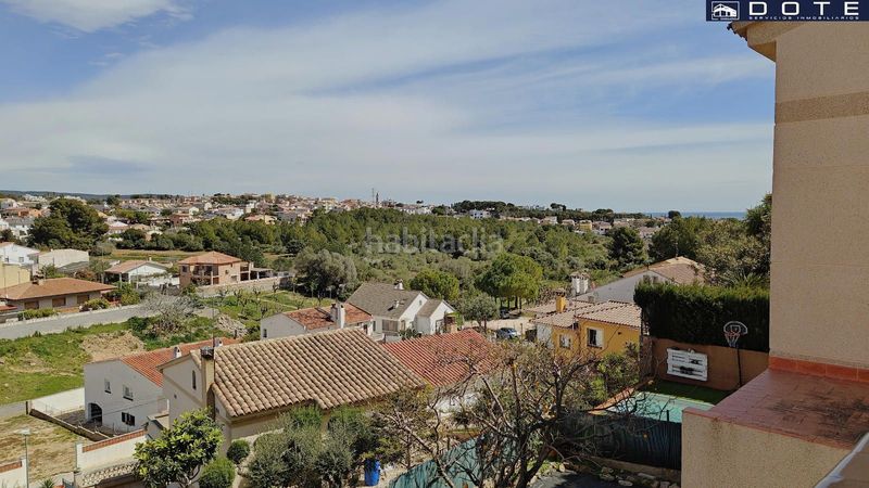 Foto bf68be91-8007-4173-93e9-7aa151c1f764. Casa adossada amb aparcament a Creixell