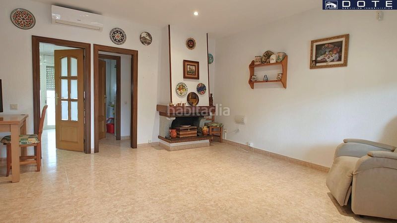 Foto c9e5bd91-a2a0-49e9-8dd7-6e5bc2b9742a. Casa adossada amb aparcament a Creixell