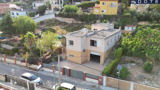 Chalet in Alcover. Moderno chalet independiente rodeado de naturaleza en alcover