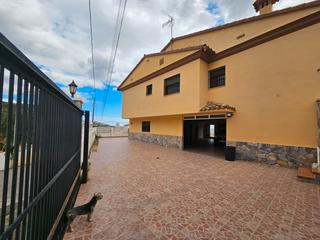 Xalet en Estadio Castalia. Villa en raco de la torreta