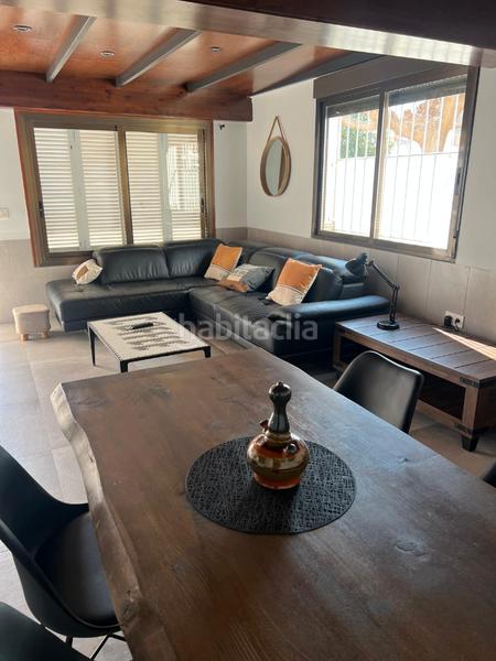 Foto c2a5b71a-e6e5-40b9-8e39-fe770644edd1. Casa aparellada amb xemeneia calefacció aparcament a Almazora / Almassora