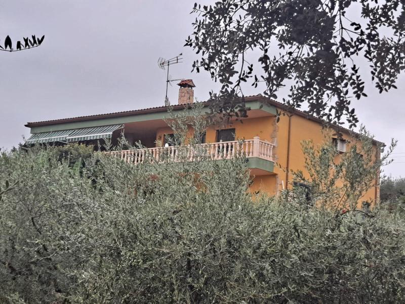 Foto 1ad24e4c-83be-4a40-9006-262abc36aff7. Maison avec cheminée chauffage dans Onda