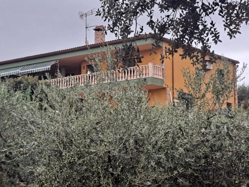 Foto d291bd9c-bbb9-4747-9592-4cd8f35c3aef. Maison avec cheminée chauffage dans Onda