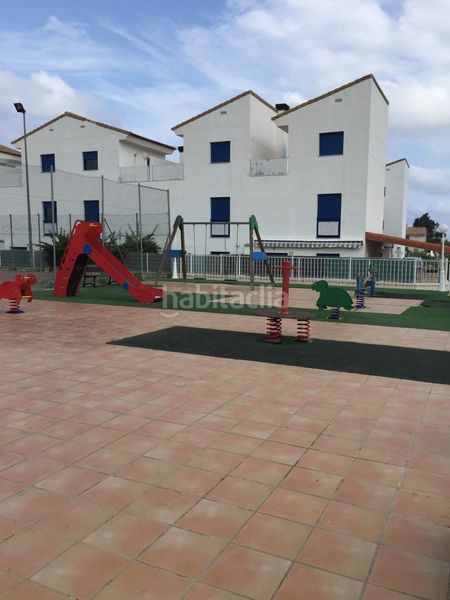 Foto cd16b721-eb33-4ee4-a335-2b3e7eb5e685. Casa adossada amb calefacció aparcament piscina a Almazora / Almassora