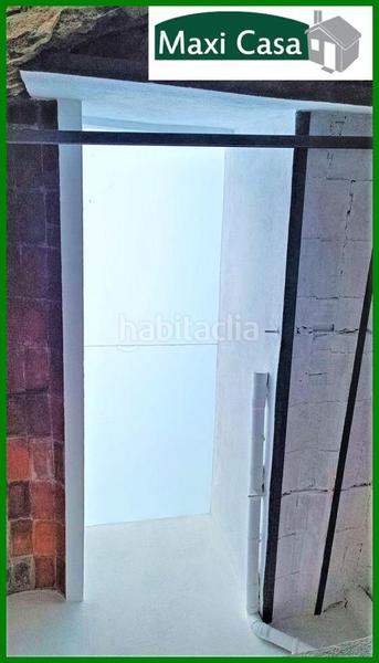 Foto 463fea9e-a0f4-4b16-a295-0333b32c7a2f. Alquiler local comercial local con muchas posibilidades en el guinardo en Barcelona