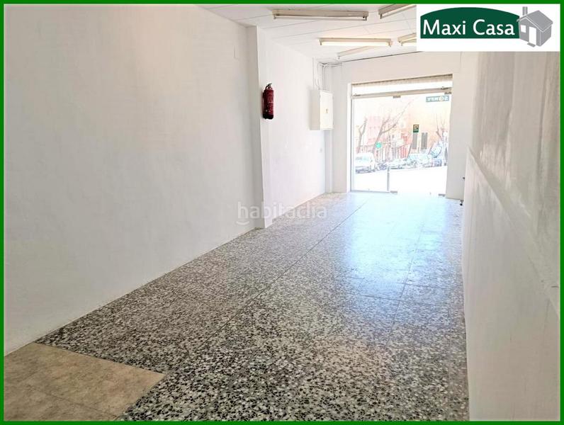 Foto b4f35464-31f8-4a89-bdbb-2a02ba90d846. Alquiler local comercial local con muchas posibilidades en el guinardo en Barcelona