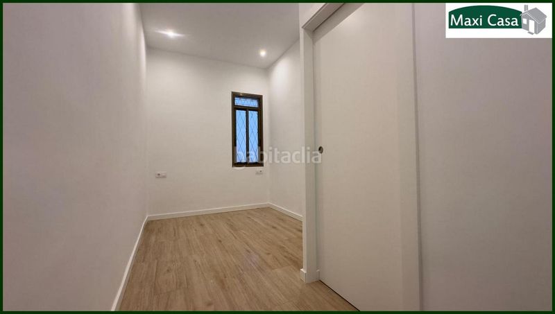 Foto bd47802a-f474-457b-ba3b-32e5d56eb4e2. Planta baixa a El Camp de l´Arpa del Clot Barcelona