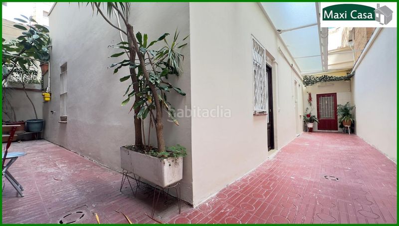 Foto bfe32f20-d1b5-4fce-9b06-91851182bcf2. Planta baja en El Camp de l´Arpa del Clot Barcelona
