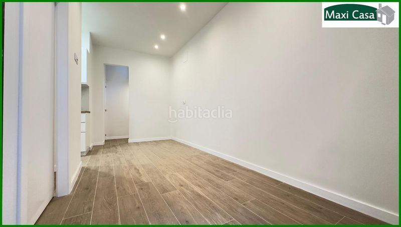 Foto c43b9512-727f-42b2-b39a-3361d9156aa3. Planta baja en El Camp de l´Arpa del Clot Barcelona