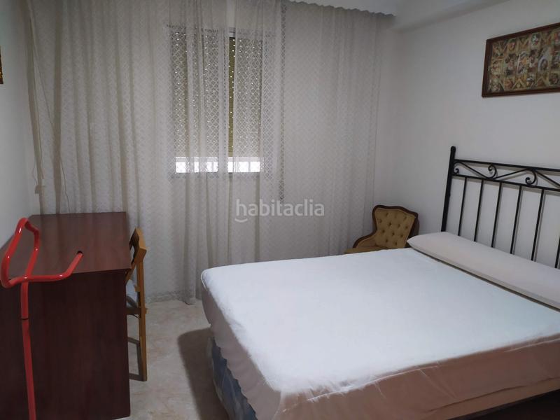 Foto 13fdf49e-45f4-445b-b9a2-b3b118423586. Rent ground floor with heating in El Torrejón - El Cerezo Sevilla