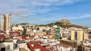 Etagenwohnung  Calle ronda del castillo. ¡espectacular piso en el corazón de alicante con vistas a los ca