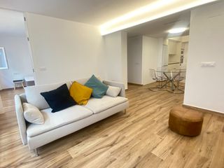 Rent Flat  Carrer del poeta liern. Magnífico piso de 77 m² ubicado en el casco antiguo, a tan solo