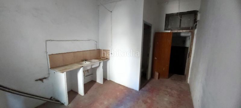 Foto 445f8a10-af6f-465a-b139-d44385156992. Edificio edifici a reformar a en Olot