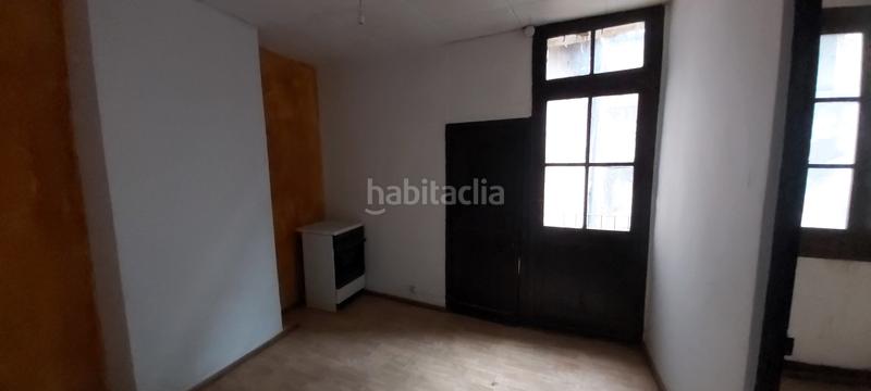 Foto 9e460d83-0012-42fa-8ce7-5b9b73a015b4. Edificio edifici a reformar a en Olot