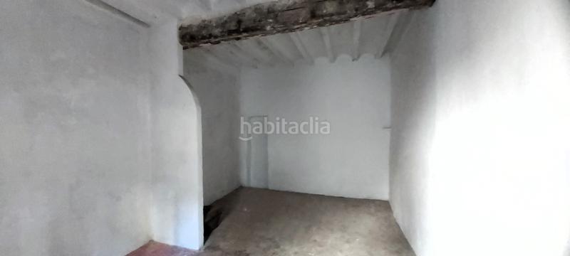 Foto b5e2a047-6801-4b78-a8ec-f9a14397c7fd. Edificio edifici a reformar a en Olot