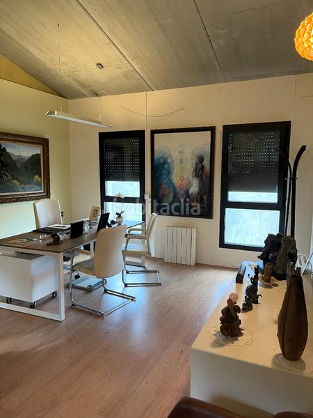 Foto 049c54be-3a8d-4829-ae04-8cd2588f96f7. Masia amb xemeneia calefacció aparcament a Mieres