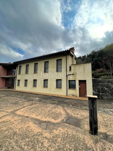 Foto 0aae64ef-7d6a-4604-a8b5-481273997040. Masia amb xemeneia calefacció aparcament a Mieres