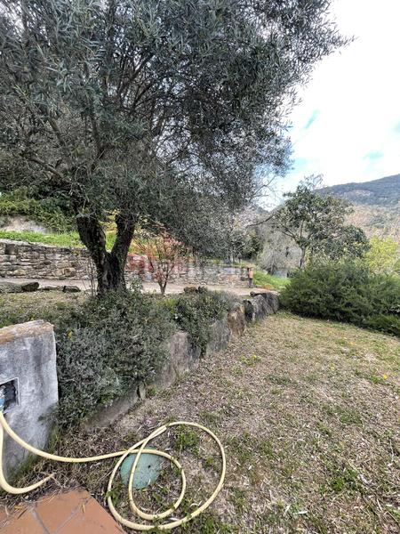 Foto 0f32b13b-5786-4a61-96e0-036877f6f119. Masia amb xemeneia calefacció aparcament a Mieres