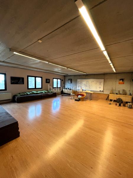 Foto 1bc690e7-36a7-4e31-8717-2f2e8938be86. Masia amb xemeneia calefacció aparcament a Mieres