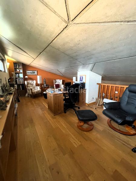 Foto 25771ea6-c1b6-4592-9e49-9d975573e01d. Masia amb xemeneia calefacció aparcament a Mieres