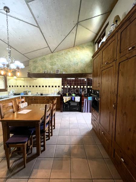 Foto 26502530-fced-4aaa-b3c0-1e49eaf87472. Masia amb xemeneia calefacció aparcament a Mieres