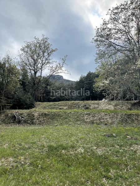 Foto 2f115aad-22c8-4411-887f-783b87f5490b. Masia amb xemeneia calefacció aparcament a Mieres