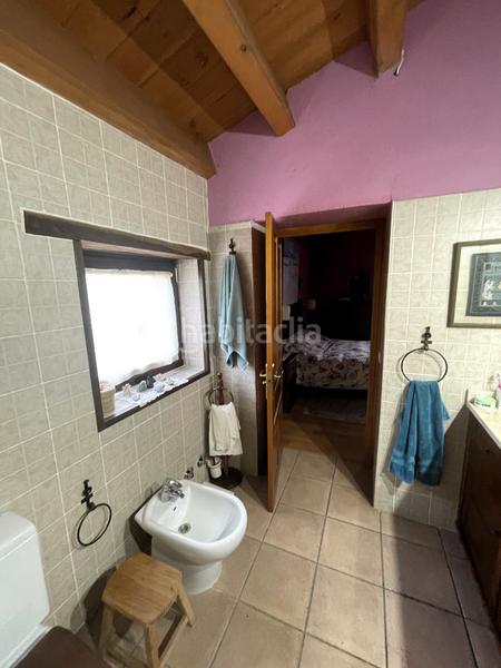 Foto 3757d637-ad4e-4b8f-8031-9958fb874367. Masia amb xemeneia calefacció aparcament a Mieres