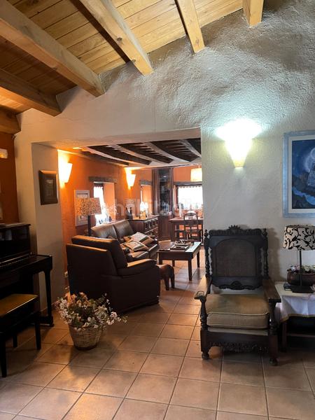 Foto 3c65d189-d058-4199-8753-ce34fa01f347. Masia amb xemeneia calefacció aparcament a Mieres