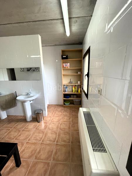 Foto 449a8279-1d9e-4b59-a9b3-7b3c9176e2d9. Masia amb xemeneia calefacció aparcament a Mieres