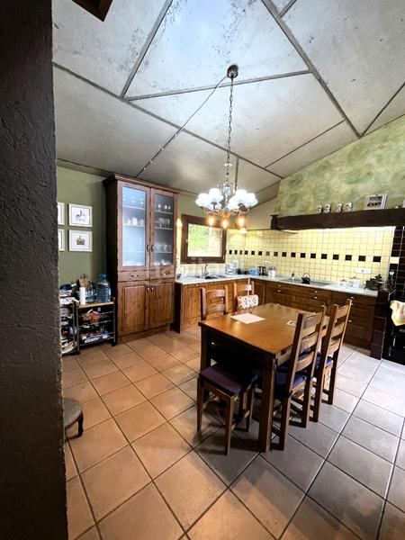 Foto 4a62328e-5f23-43df-93e4-23ba08da6b16. Masia amb xemeneia calefacció aparcament a Mieres