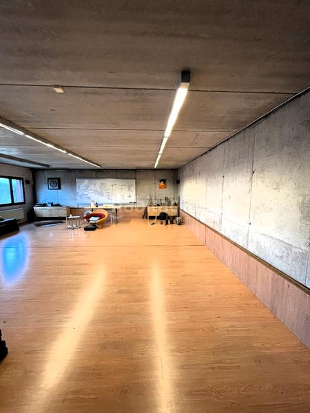 Foto 4a9824f3-d428-4030-879f-9f37b767a177. Masia amb xemeneia calefacció aparcament a Mieres