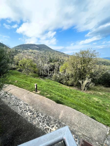 Foto 4f238cca-e45d-4084-b9e2-a69b8436071f. Masia amb xemeneia calefacció aparcament a Mieres