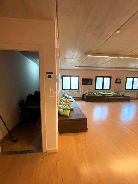 Foto 6014518e-fc5d-4dc6-9a7f-6dca79a5987b. Masia amb xemeneia calefacció aparcament a Mieres