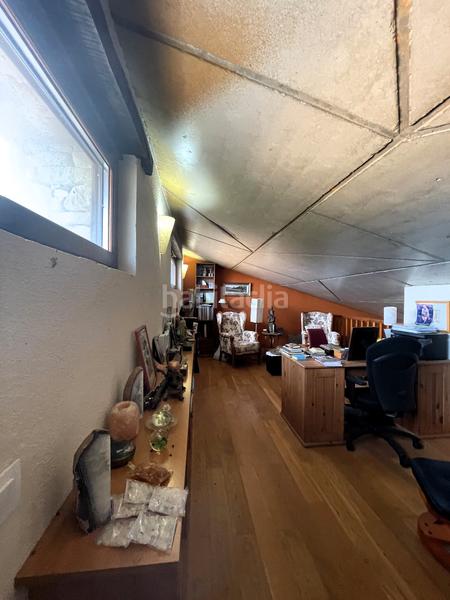 Foto 62e4ccb4-22f2-4c0b-ba1d-49416e015bb9. Masia amb xemeneia calefacció aparcament a Mieres