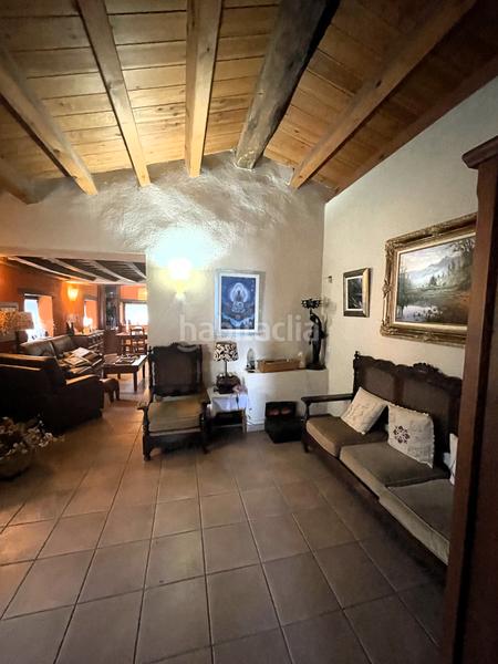 Foto 71a38fe1-14f7-47c4-aaf3-4af98f143b61. Masia amb xemeneia calefacció aparcament a Mieres