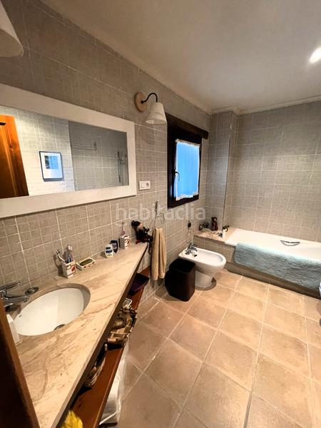 Foto 811f0584-e74c-4562-b39f-05f7be1b95d0. Masia amb xemeneia calefacció aparcament a Mieres