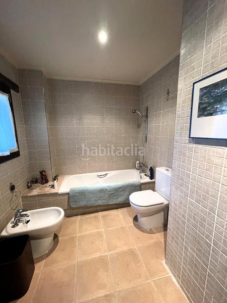 Foto 9f3a1cf5-709f-45a8-abc2-86a27805f288. Masia amb xemeneia calefacció aparcament a Mieres