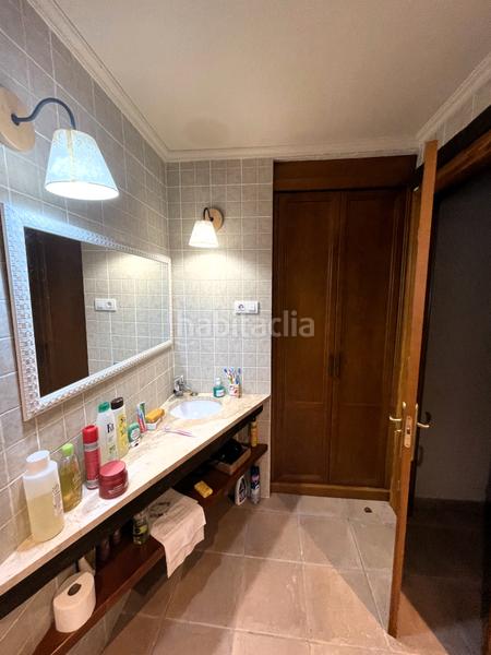 Foto ad7efd15-f066-4e08-82bb-6304f57b45bd. Masia amb xemeneia calefacció aparcament a Mieres