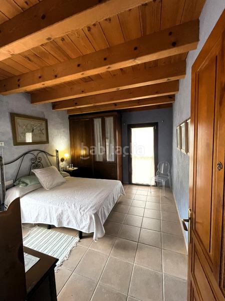 Foto ae1abd67-b2e4-49ca-b061-6380dc77ad32. Masia amb xemeneia calefacció aparcament a Mieres