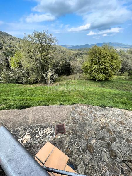 Foto b273c35c-5950-4c31-979f-3767698f160c. Masia amb xemeneia calefacció aparcament a Mieres