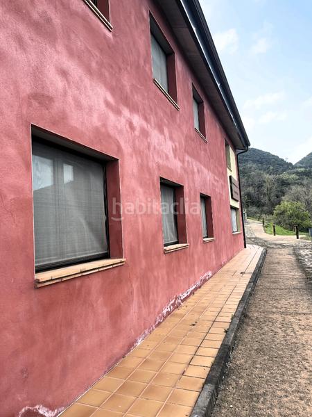 Foto b66a616b-e622-41eb-a781-630758890e00. Masia amb xemeneia calefacció aparcament a Mieres