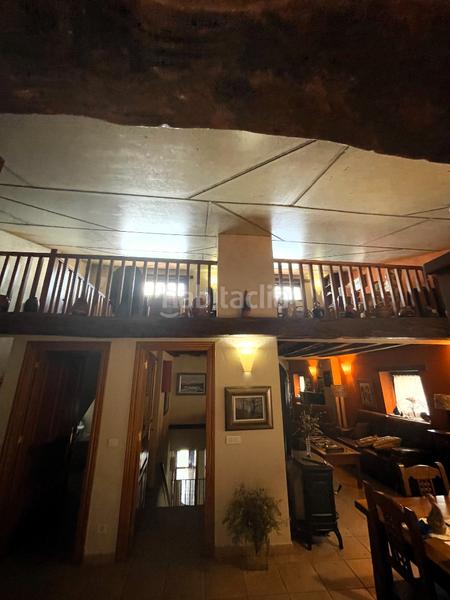 Foto baccfa42-1743-4c2f-b8bd-45d77db21b0e. Masia amb xemeneia calefacció aparcament a Mieres