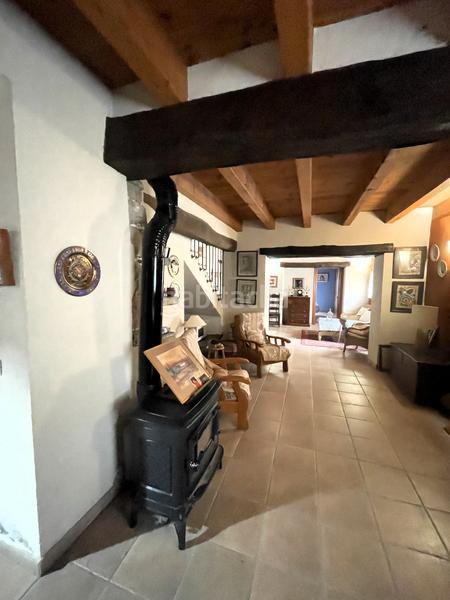 Foto be56c3fe-9054-452a-8f8c-2c0db2d71d94. Masia amb xemeneia calefacció aparcament a Mieres